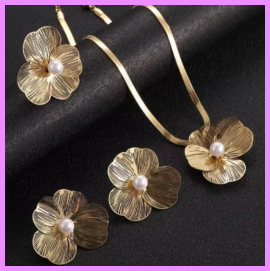Women 18K Gold Plated Stainless Steel Three Piece Set Exaggerated Four Leaf Flower Pearl Necklace Jewelry Set