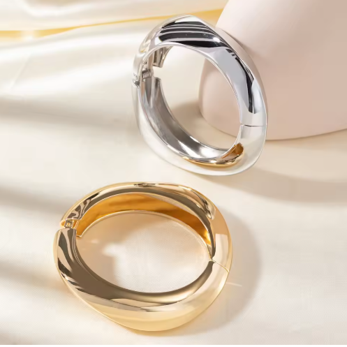 Exaggerated Irregular Smooth Geometric Bracelet